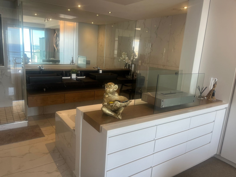 2 Bedroom Property for Sale in Sea Point Western Cape